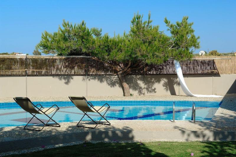 הרסוניסוס Paradise Island Villas מראה חיצוני תמונה