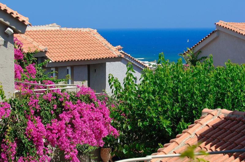 הרסוניסוס Paradise Island Villas מראה חיצוני תמונה